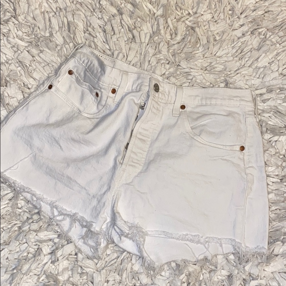 Levi white shorts